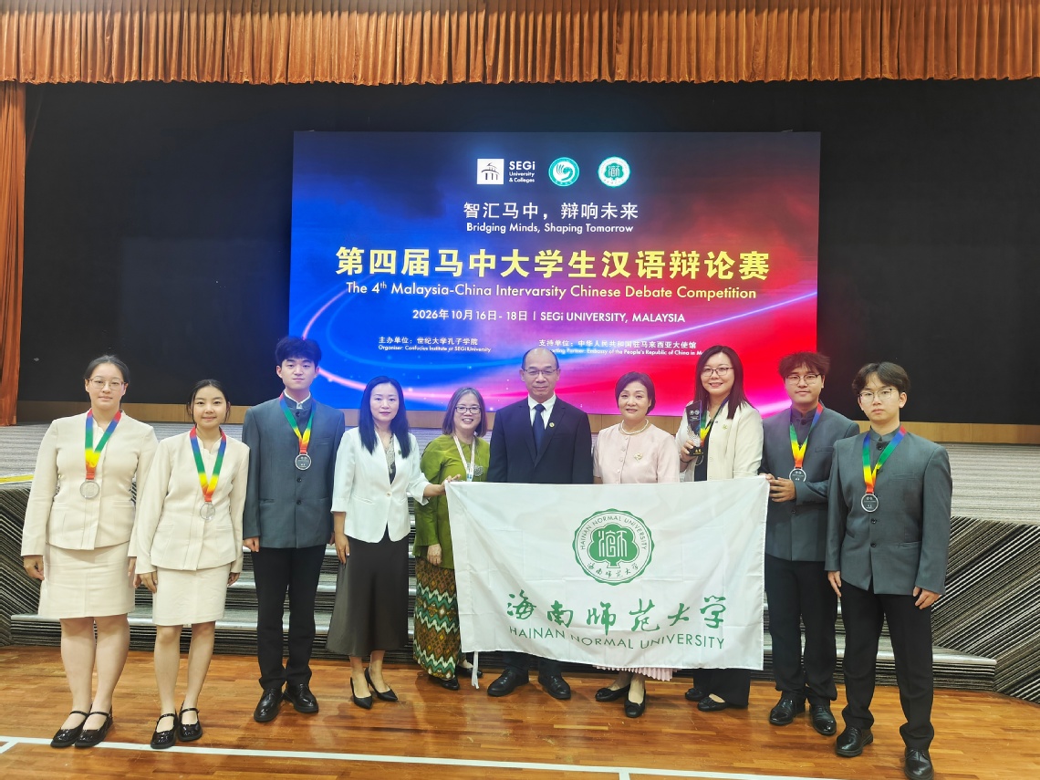 我校辩论队合影