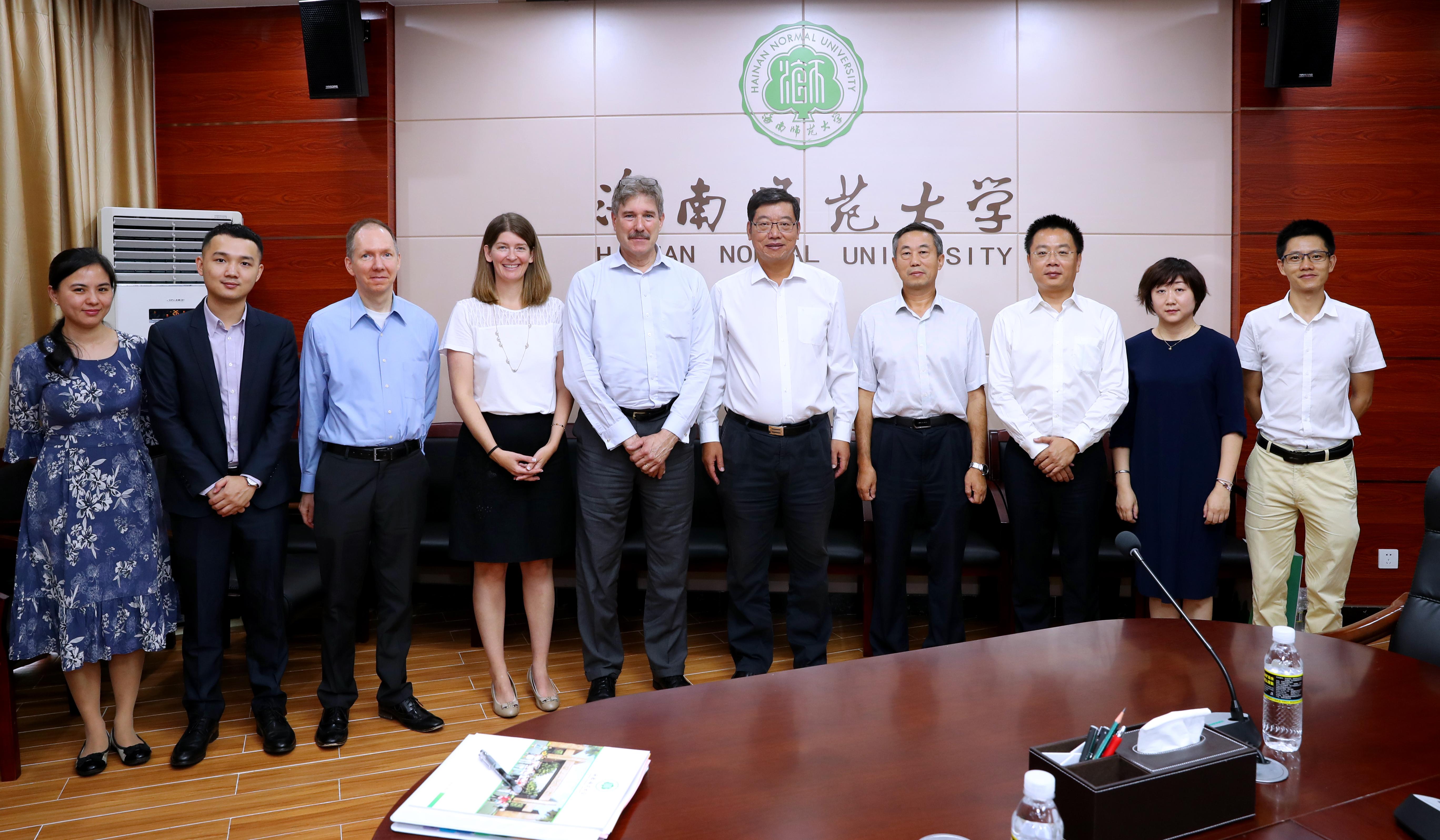 美国驻广州总领事来访.jpg